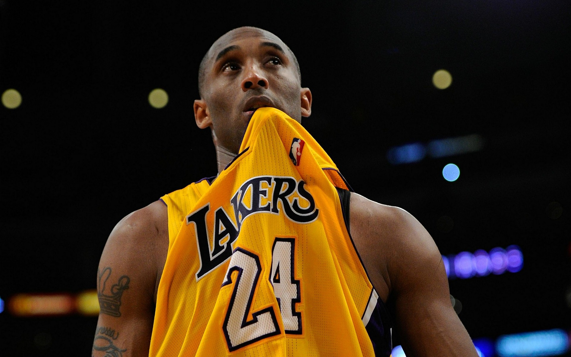 作中更加谨 作中更加谨